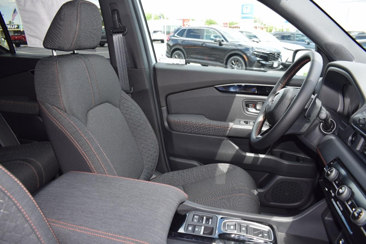 Honda Pilot Vehicle Full-screen Gallery Image 17