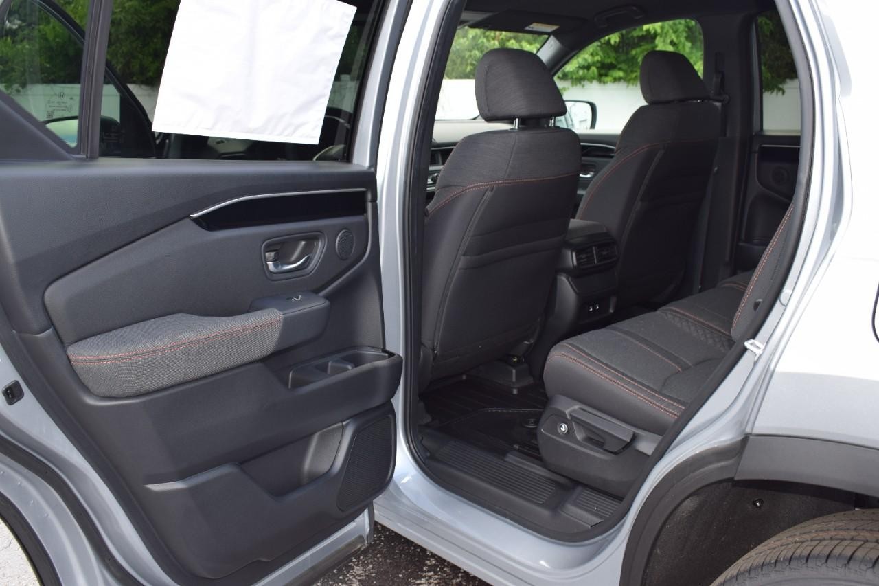 Honda Pilot Vehicle Full-screen Gallery Image 23