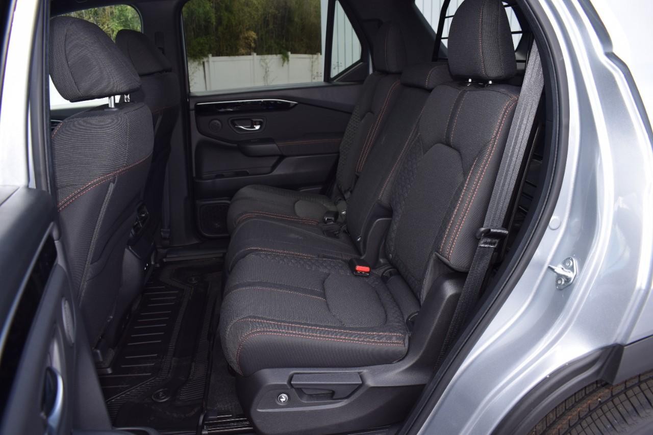 Honda Pilot Vehicle Full-screen Gallery Image 25