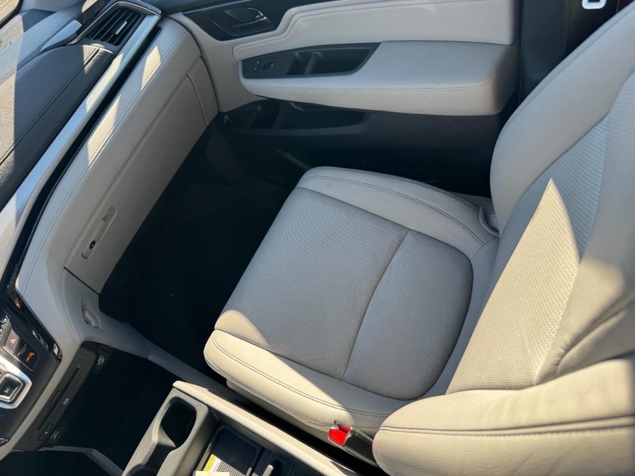 Honda Odyssey Vehicle Full-screen Gallery Image 16