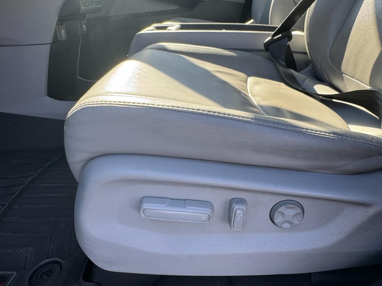 Honda Odyssey Vehicle Full-screen Gallery Image 18