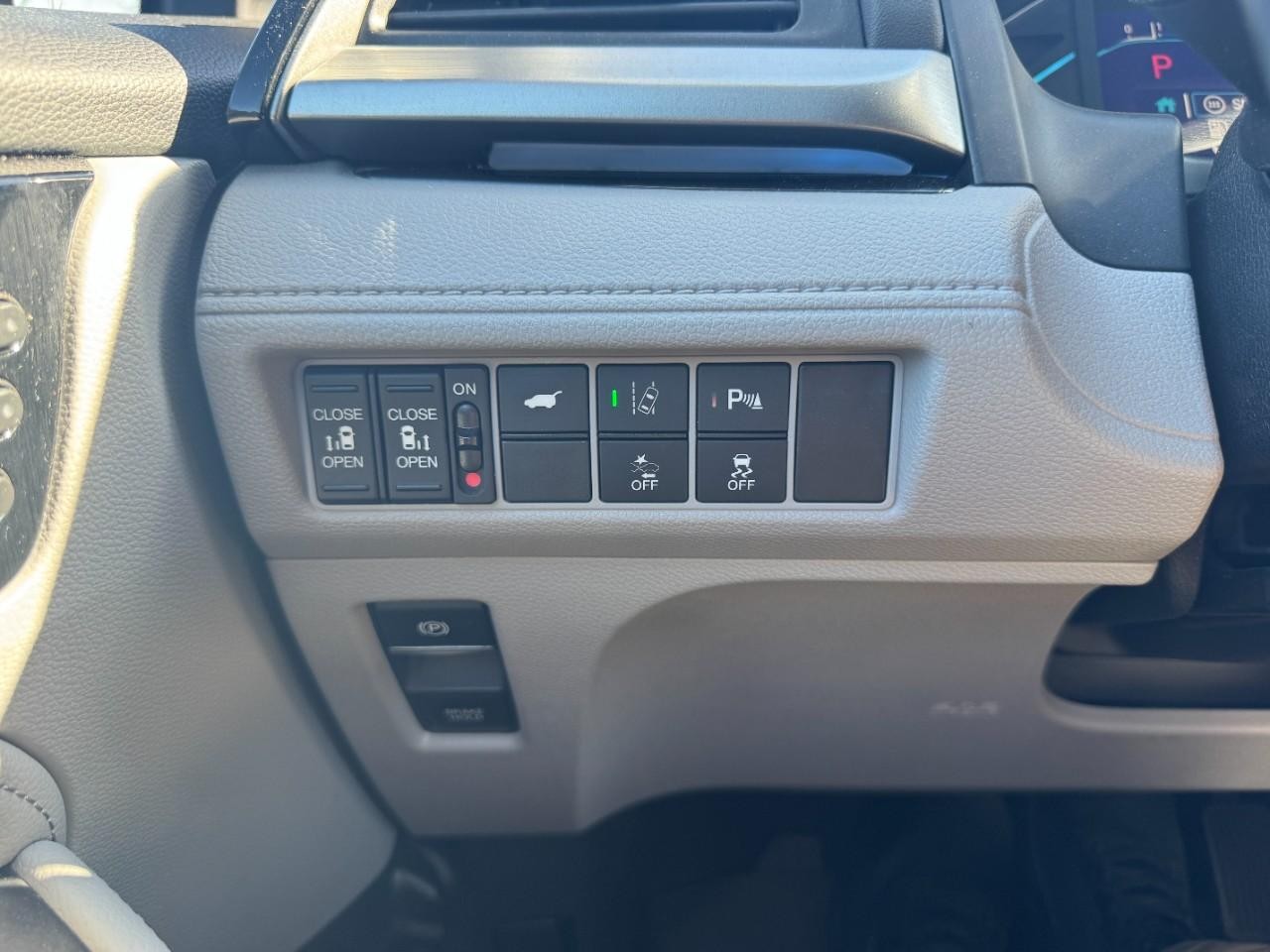 Honda Odyssey Vehicle Full-screen Gallery Image 26