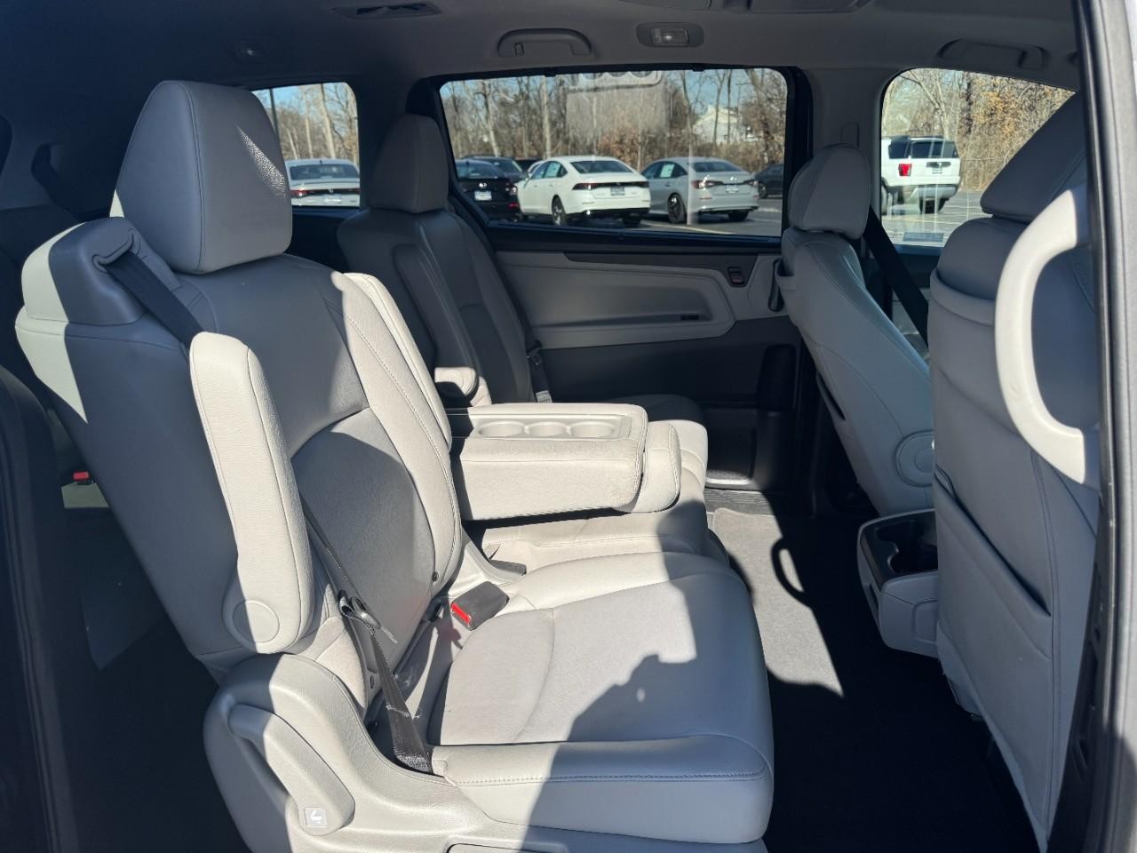 Honda Odyssey Vehicle Full-screen Gallery Image 11