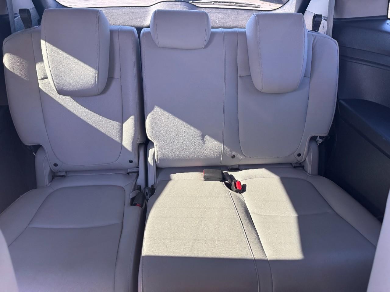 Honda Odyssey Vehicle Full-screen Gallery Image 12