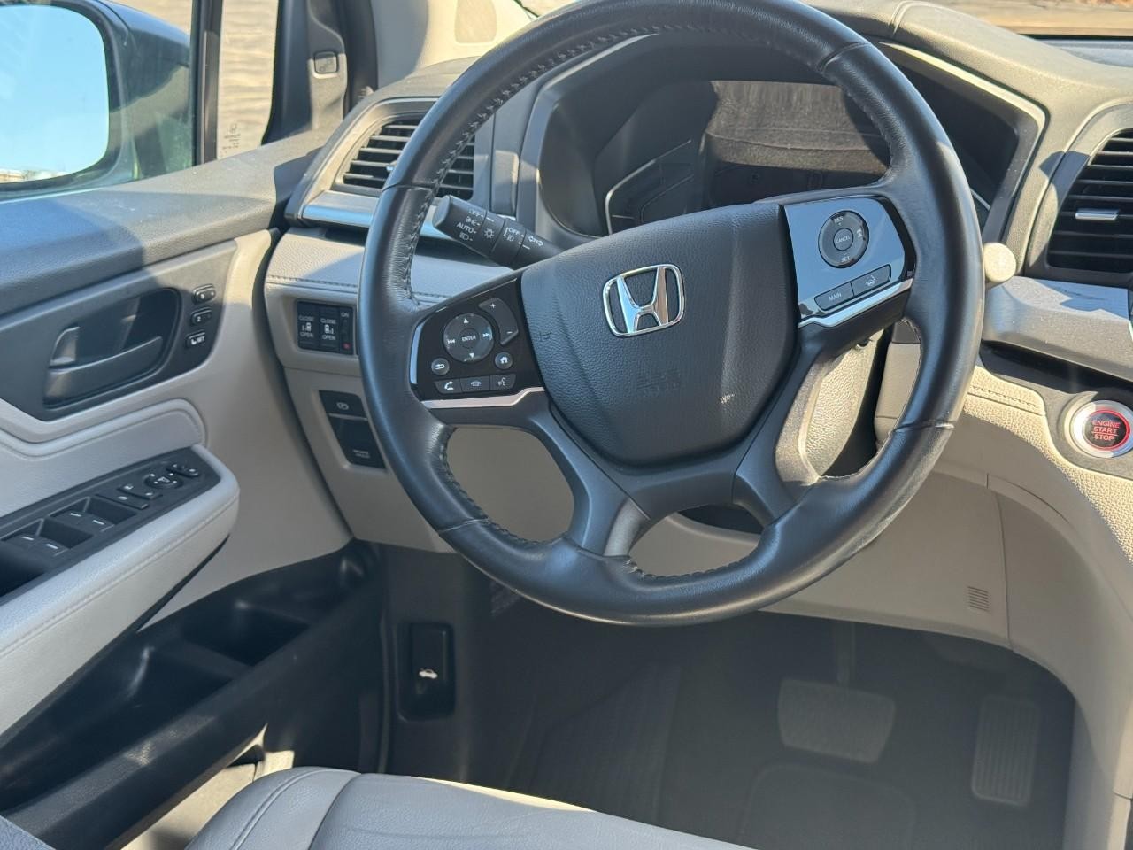 Honda Odyssey Vehicle Full-screen Gallery Image 14