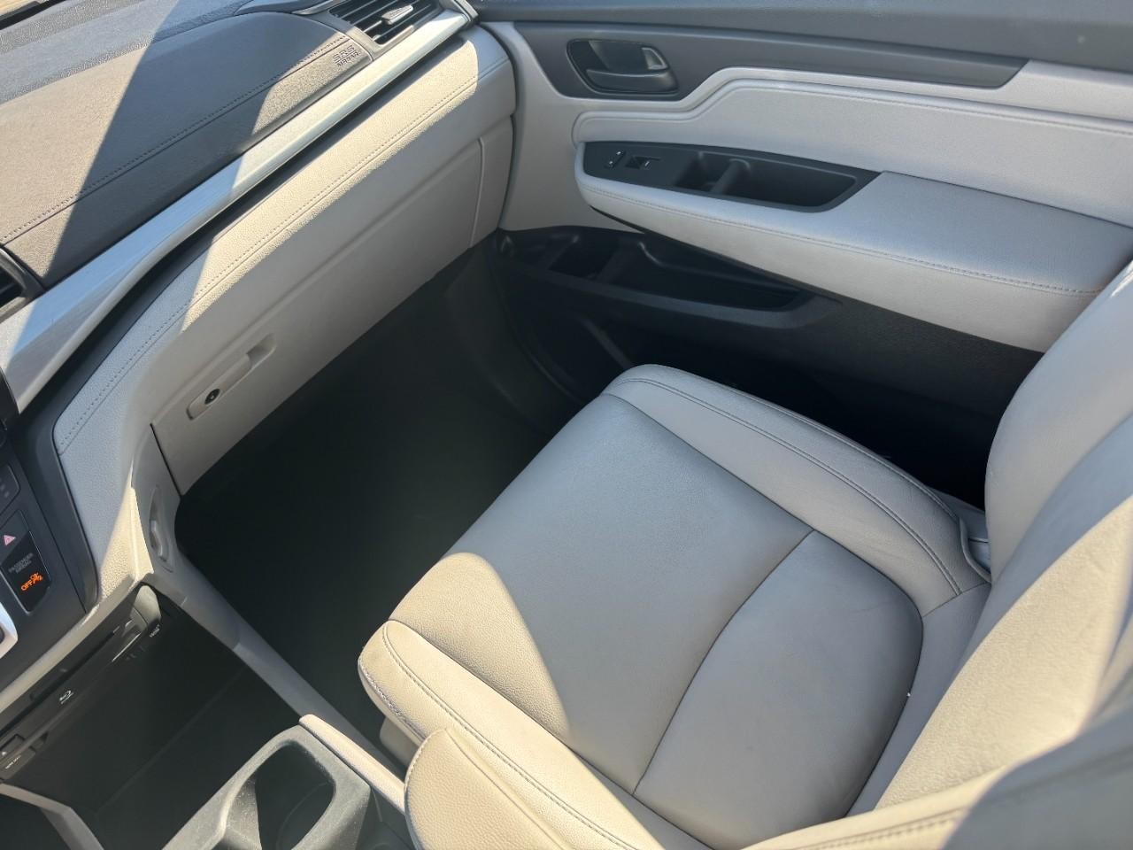 Honda Odyssey Vehicle Full-screen Gallery Image 18