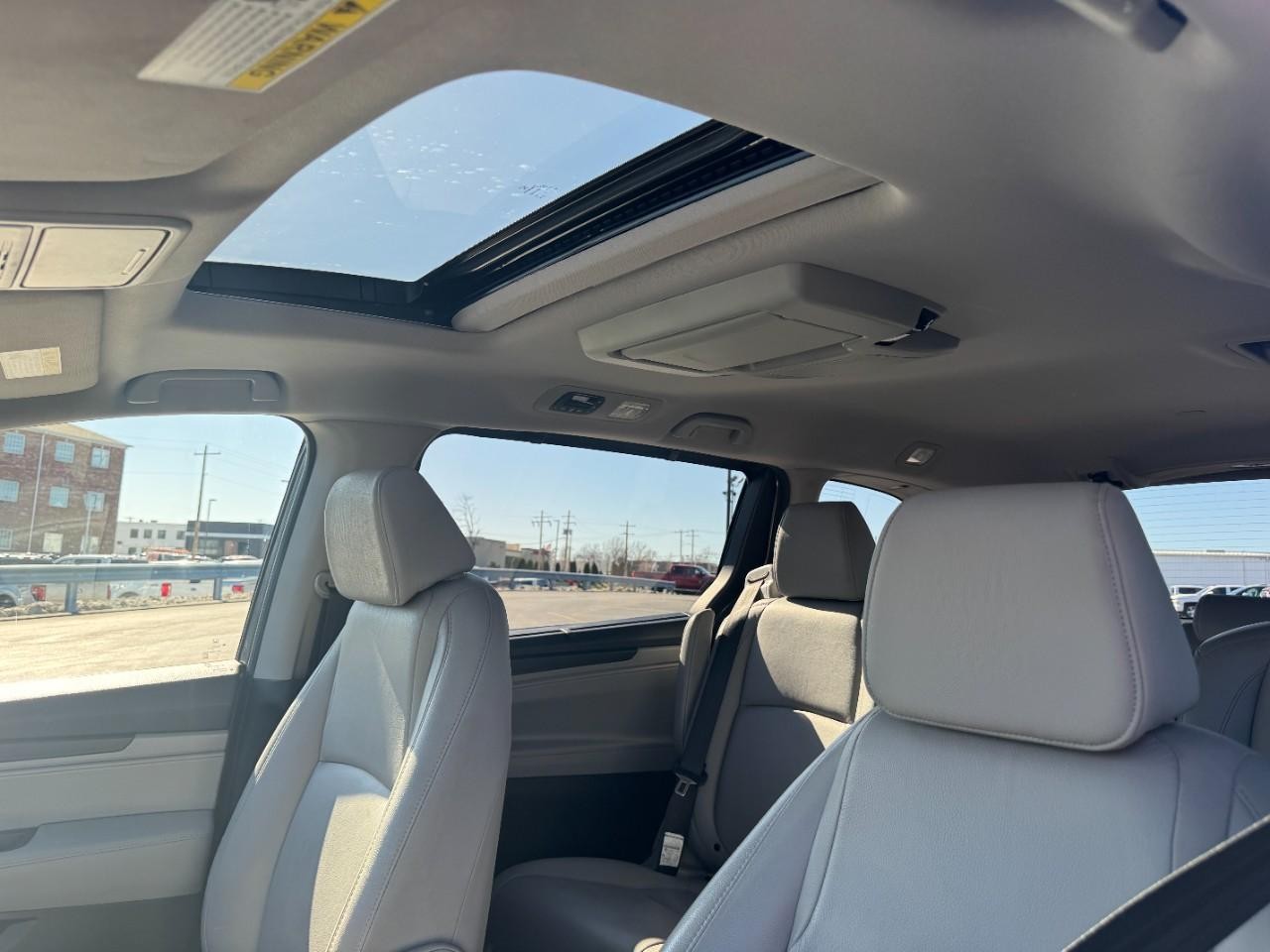 Honda Odyssey Vehicle Full-screen Gallery Image 28