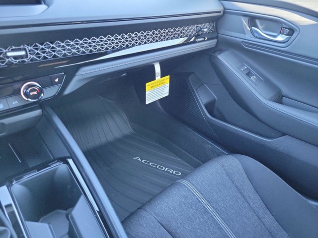 Honda Accord Hybrid Vehicle Full-screen Gallery Image 24