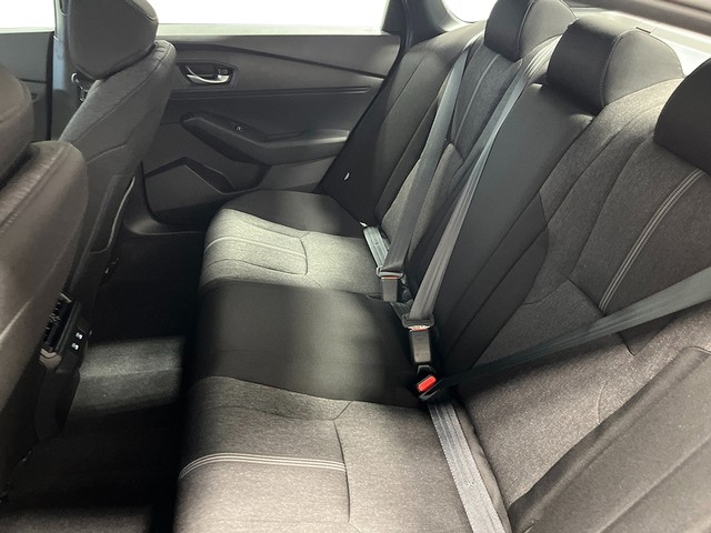 Honda Accord Hybrid Vehicle Full-screen Gallery Image 26