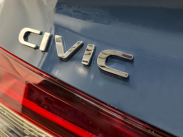 Honda Civic Sedan Hybrid Vehicle Full-screen Gallery Image 05
