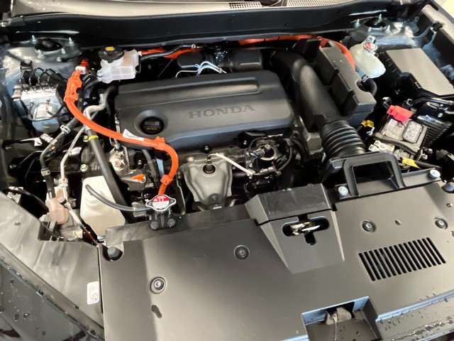 Honda CR-V Hybrid Vehicle Full-screen Gallery Image 12