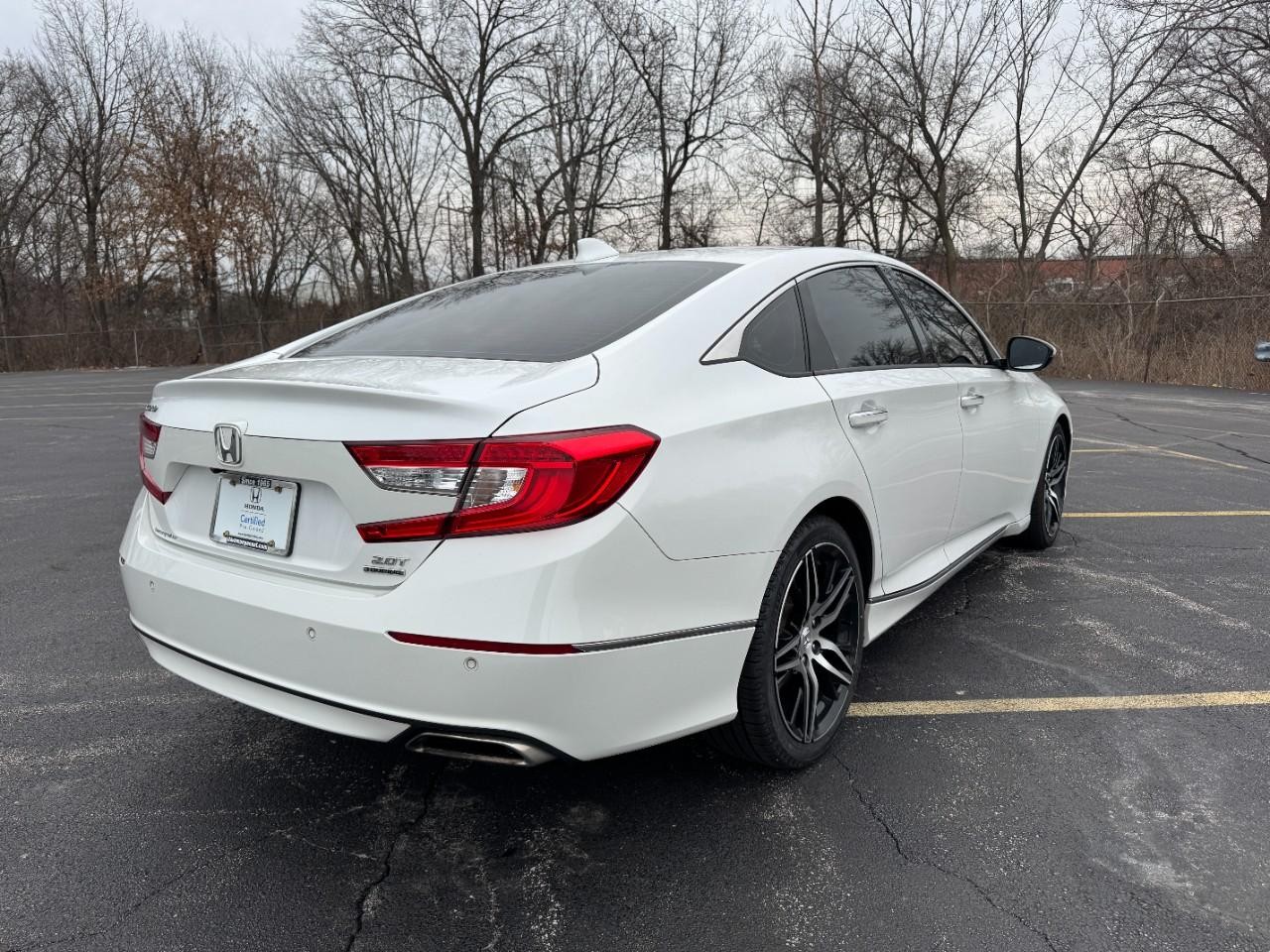 Honda Accord Sedan Vehicle Full-screen Gallery Image 03