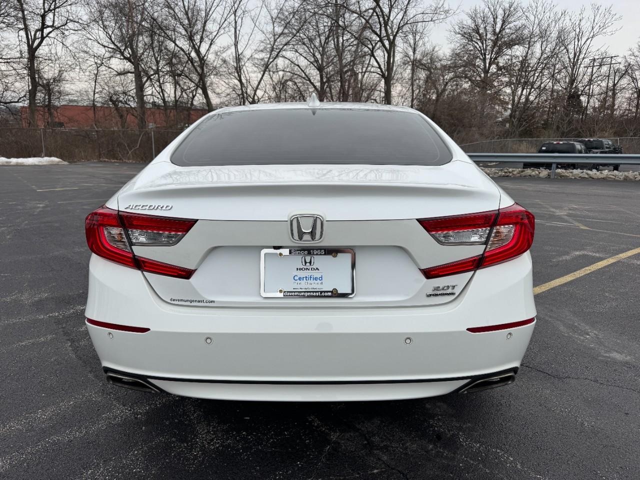Honda Accord Sedan Vehicle Full-screen Gallery Image 05