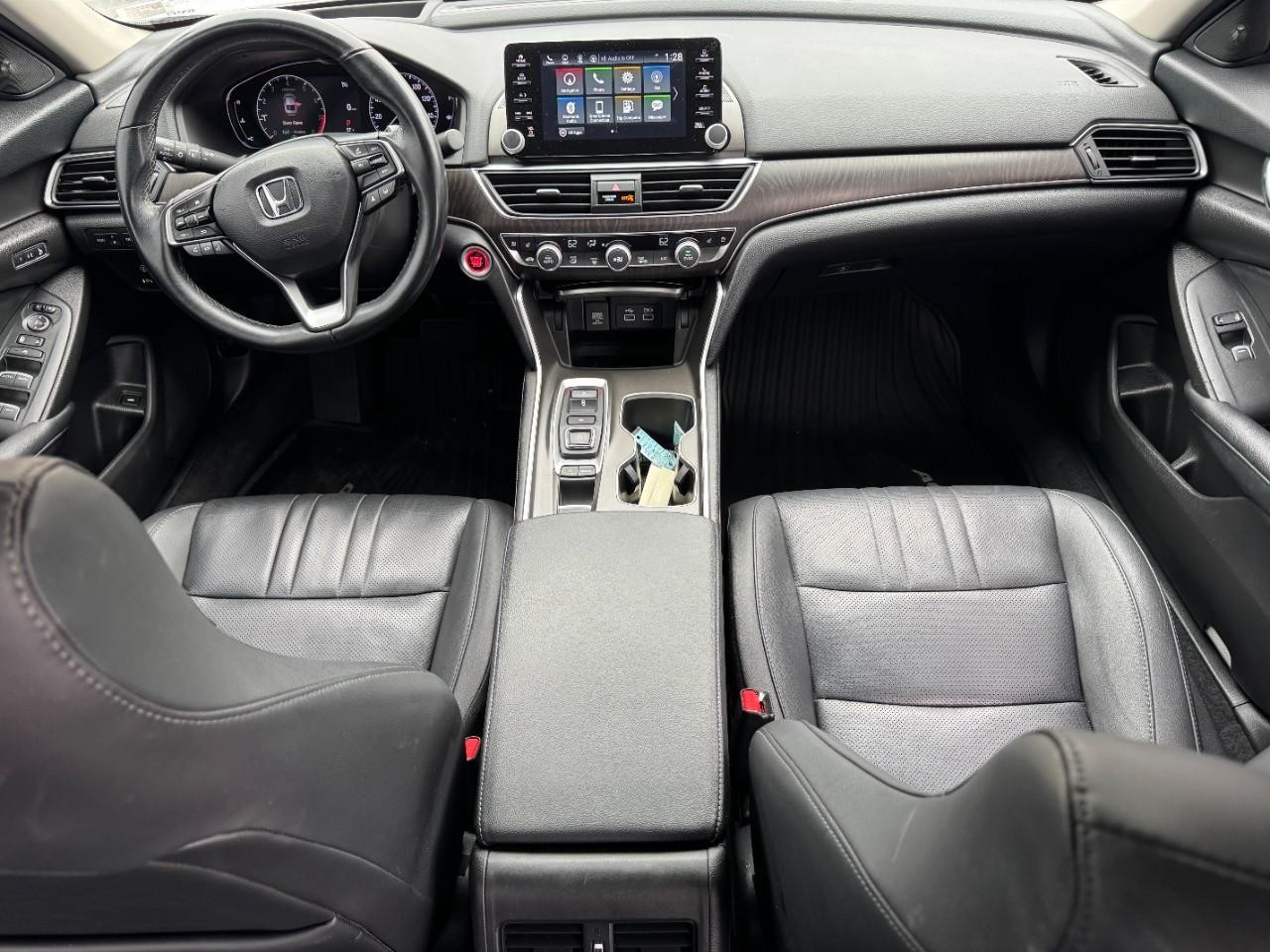 Honda Accord Sedan Vehicle Full-screen Gallery Image 10