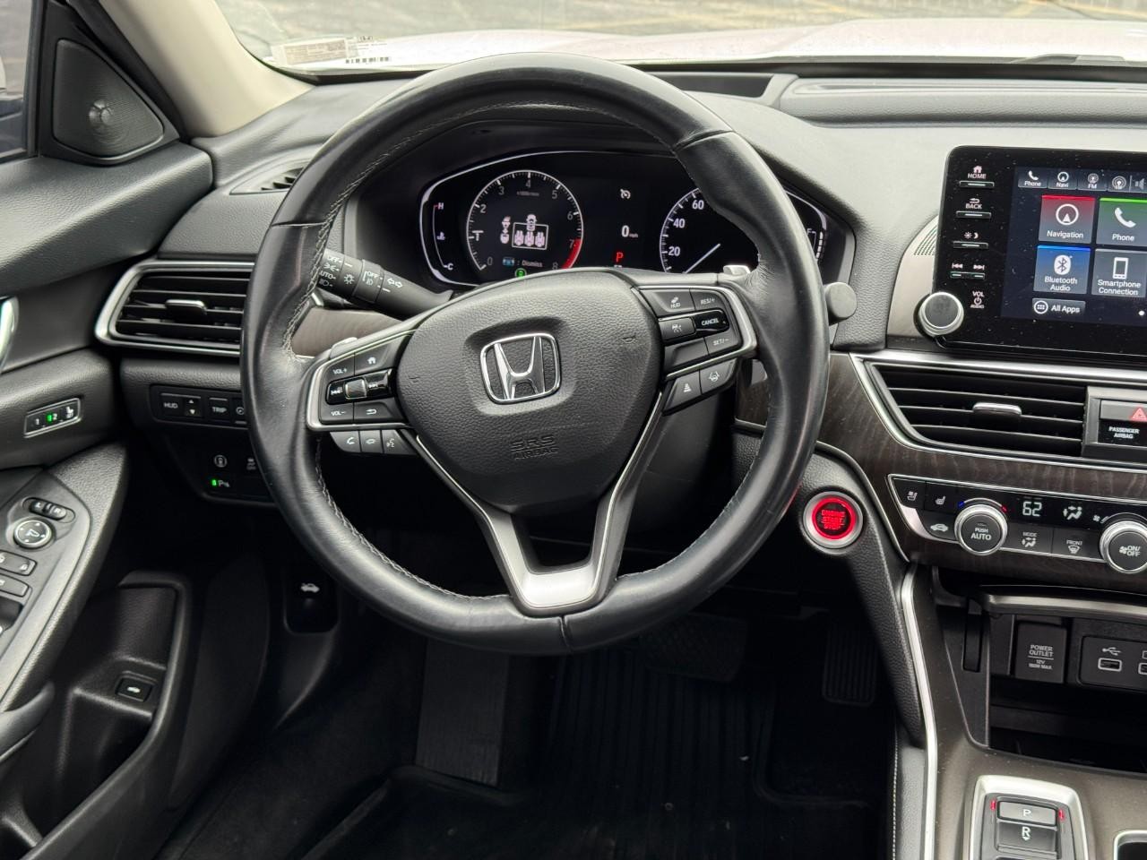 Honda Accord Sedan Vehicle Full-screen Gallery Image 11