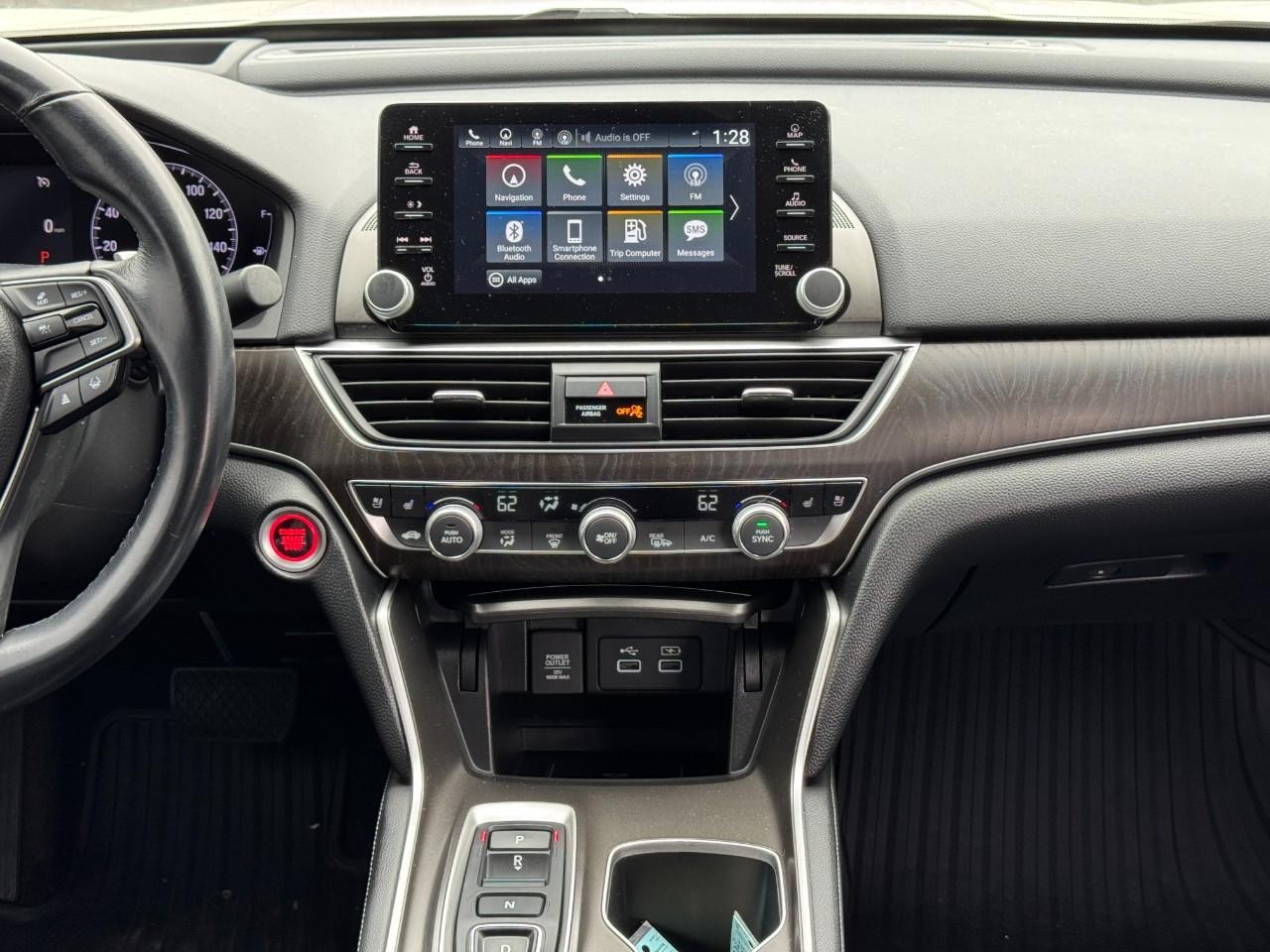 Honda Accord Sedan Vehicle Full-screen Gallery Image 12