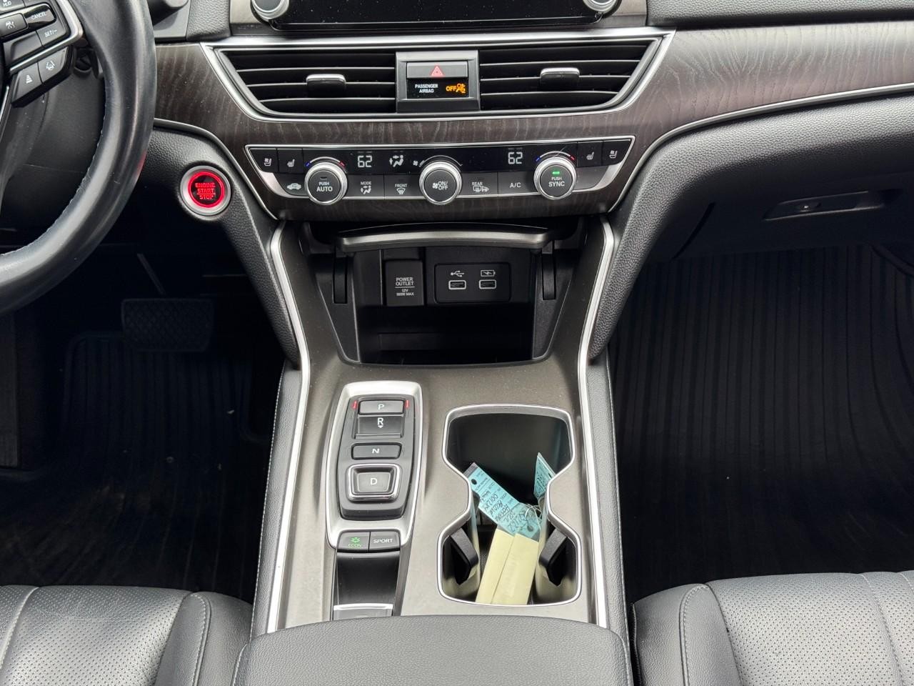 Honda Accord Sedan Vehicle Full-screen Gallery Image 13