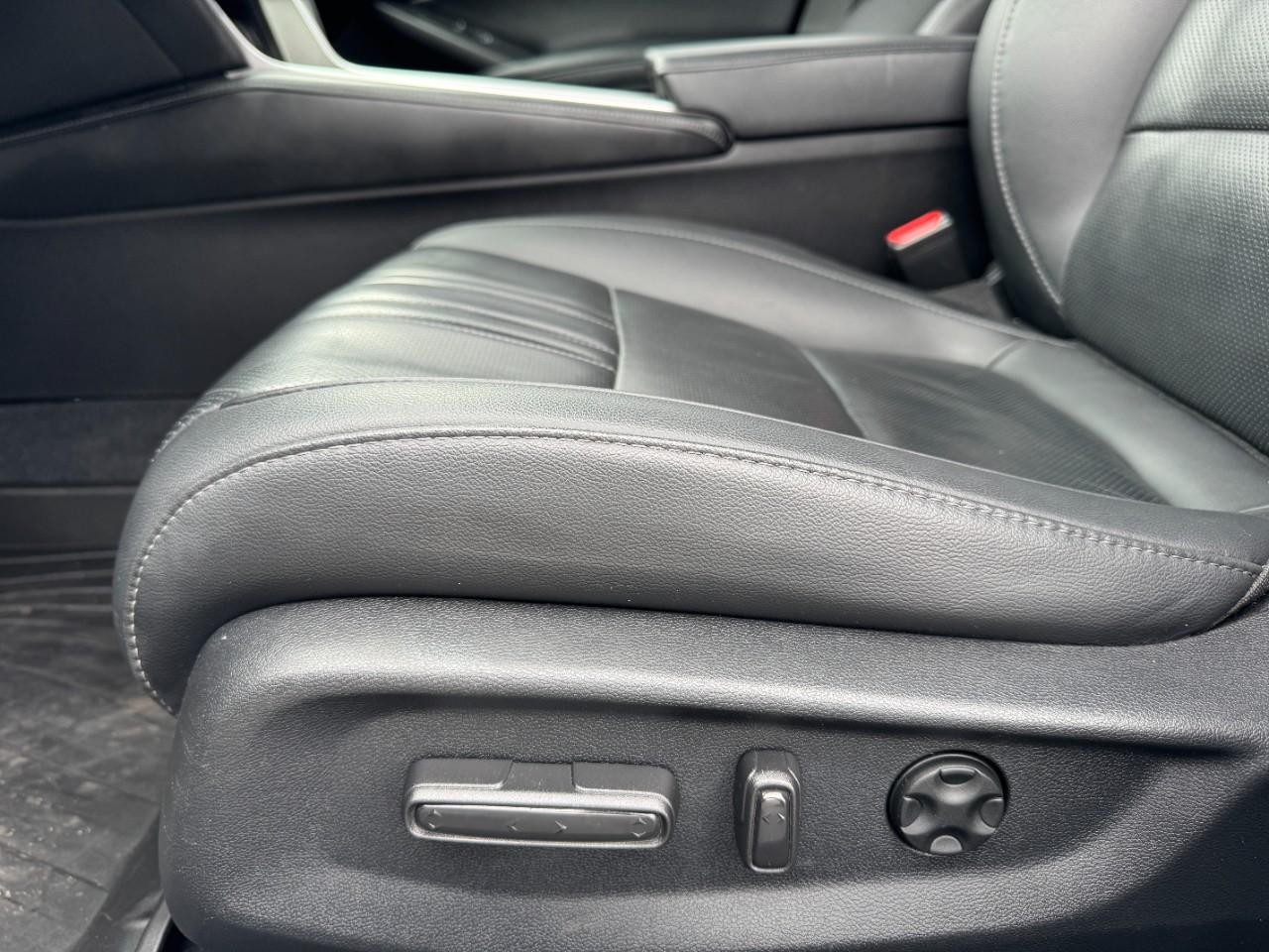 Honda Accord Sedan Vehicle Full-screen Gallery Image 16