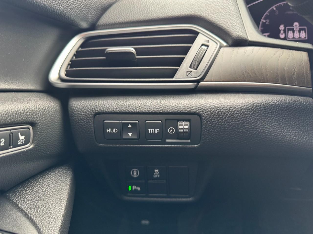 Honda Accord Sedan Vehicle Full-screen Gallery Image 20