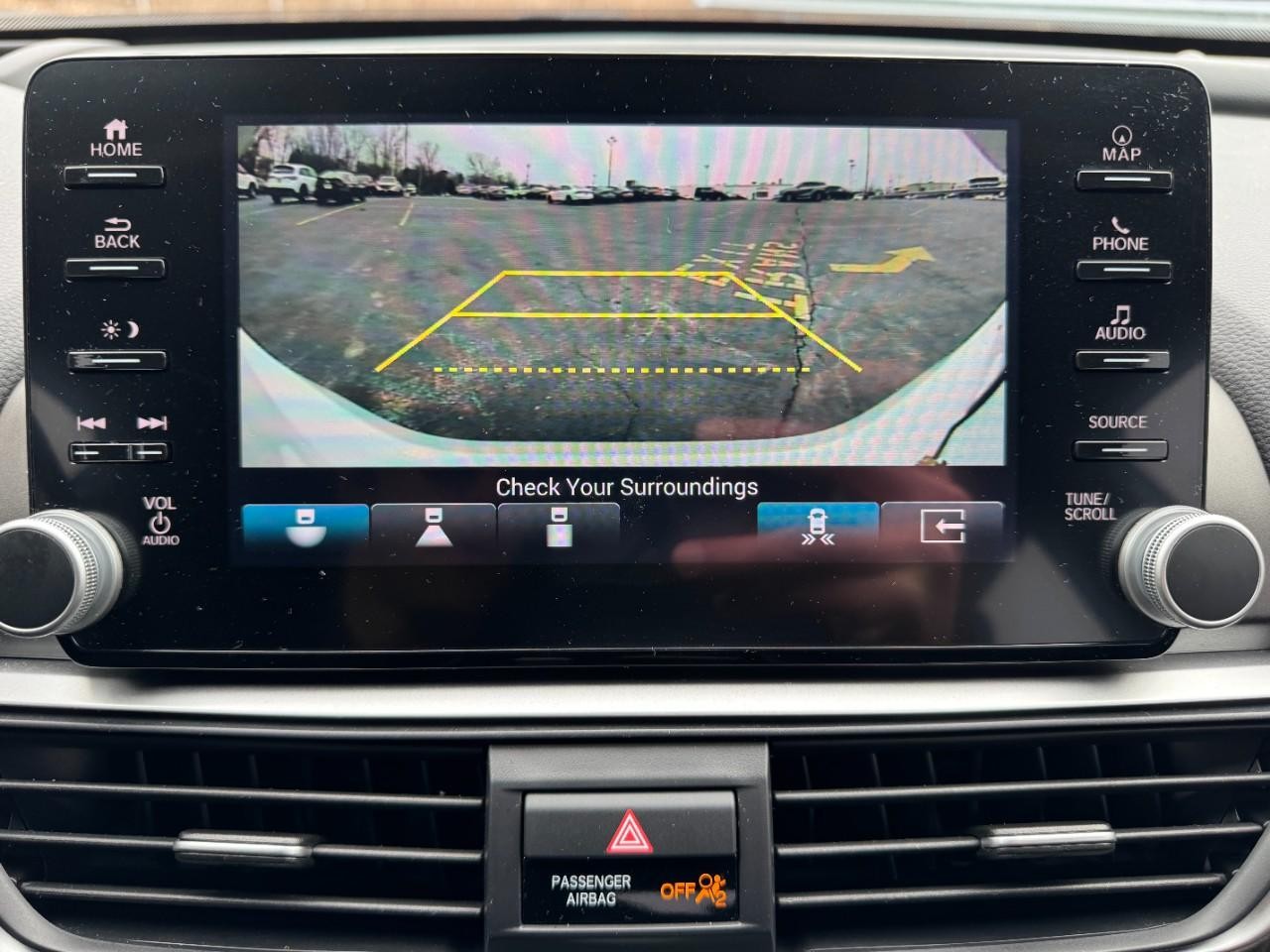 Honda Accord Sedan Vehicle Full-screen Gallery Image 22