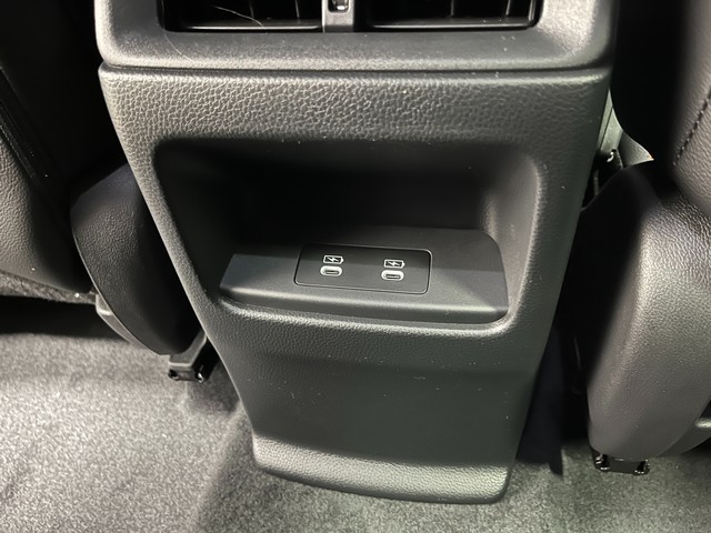 Honda CR-V Hybrid Vehicle Full-screen Gallery Image 26