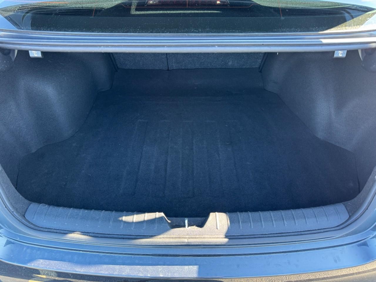 Kia Optima Vehicle Full-screen Gallery Image 05