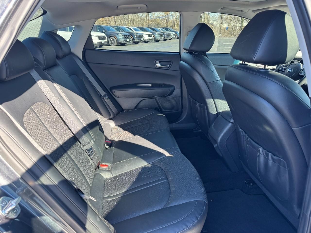 Kia Optima Vehicle Full-screen Gallery Image 10