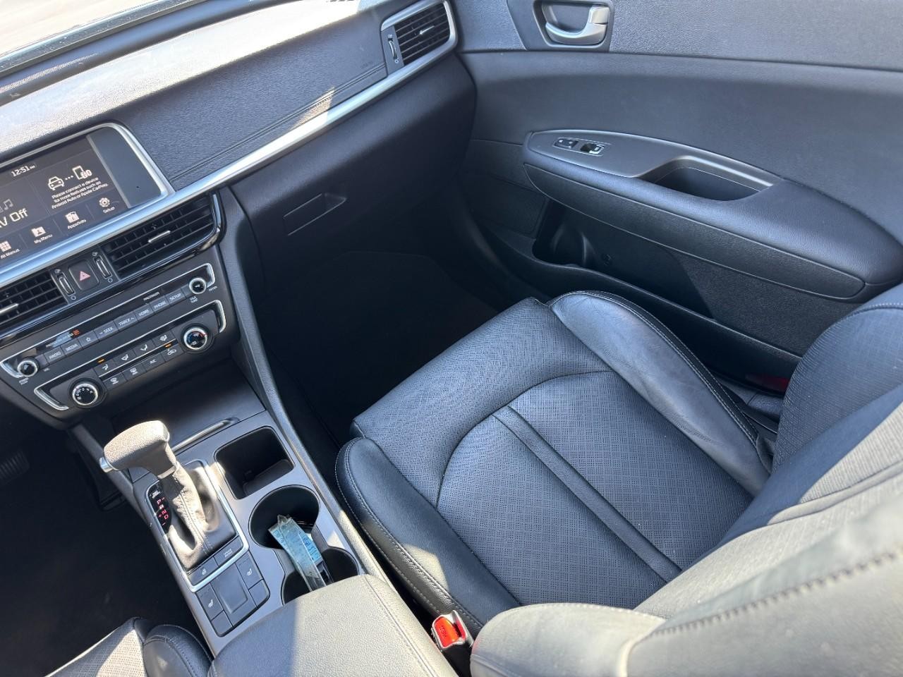 Kia Optima Vehicle Full-screen Gallery Image 16