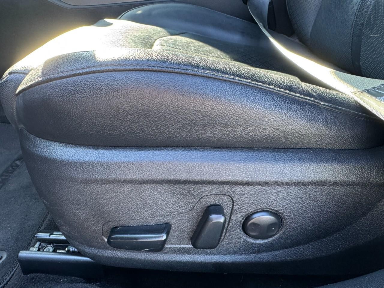 Kia Optima Vehicle Full-screen Gallery Image 17