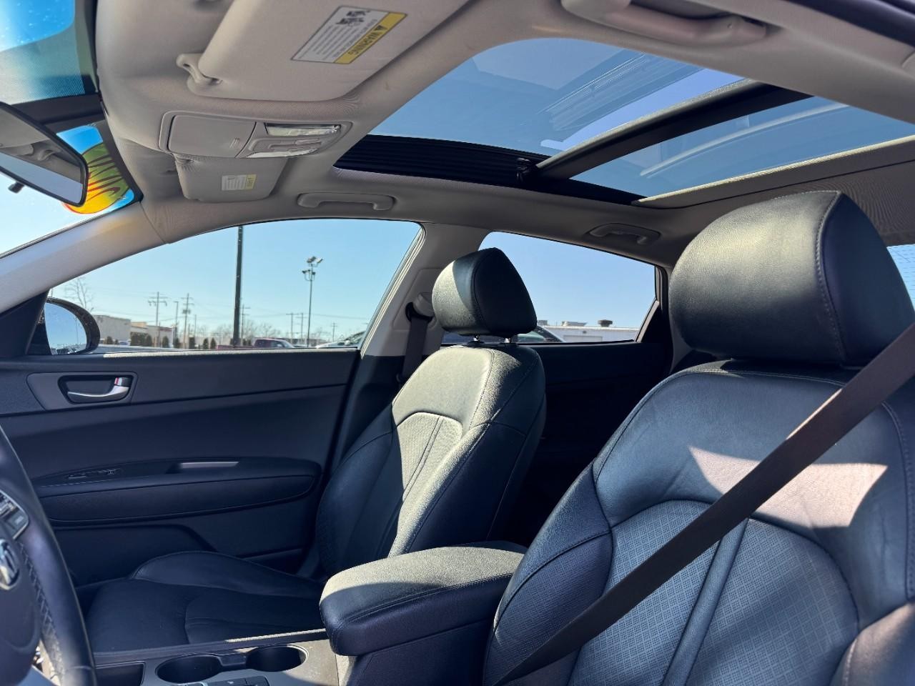 Kia Optima Vehicle Full-screen Gallery Image 19