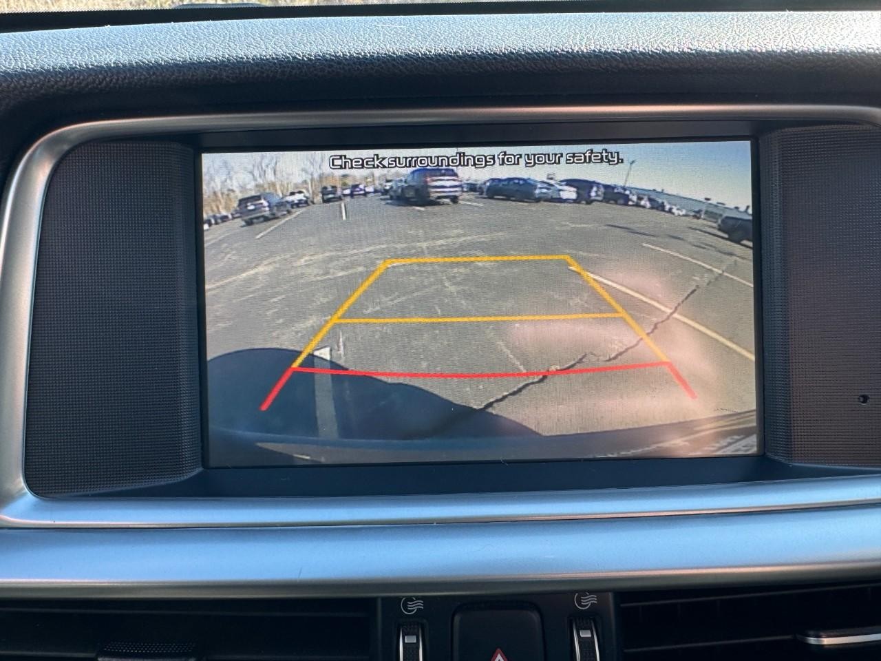 Kia Optima Vehicle Full-screen Gallery Image 25