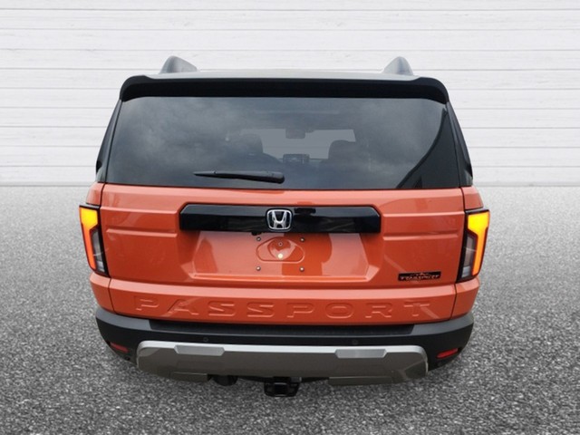 Honda Passport Vehicle Full-screen Gallery Image 03