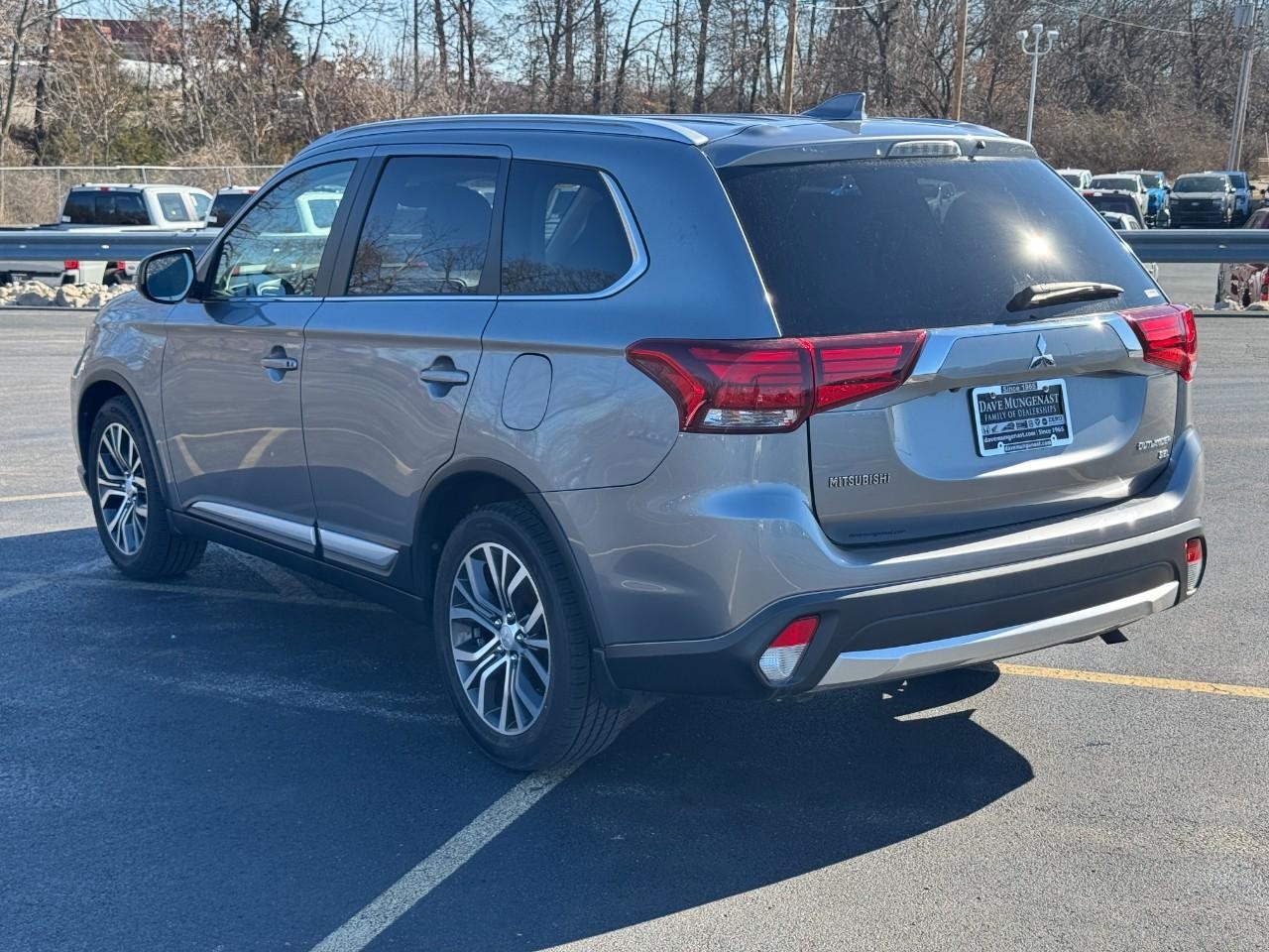 Mitsubishi Outlander Vehicle Full-screen Gallery Image 06