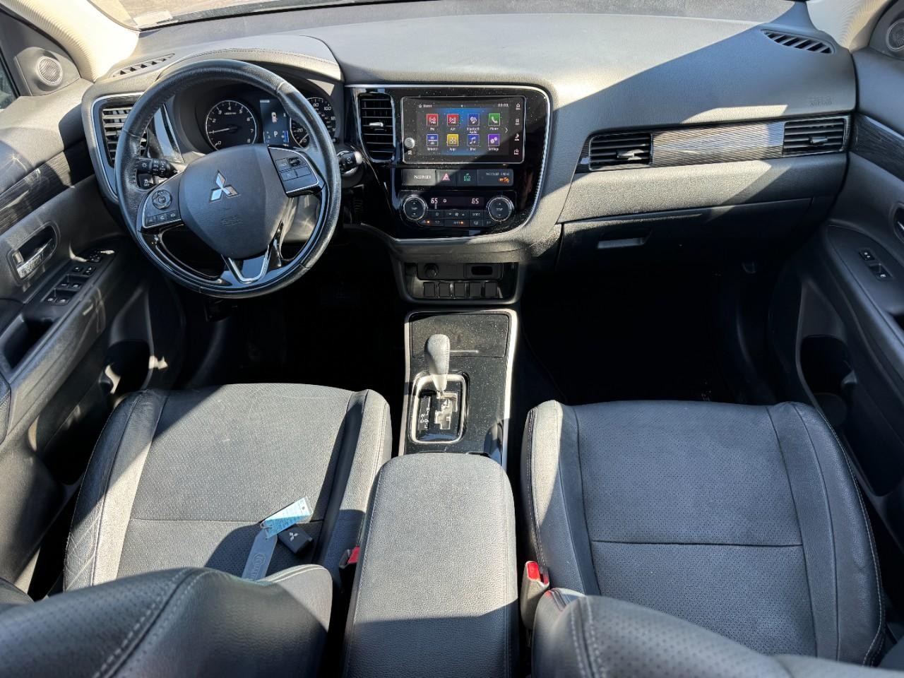 Mitsubishi Outlander Vehicle Full-screen Gallery Image 11