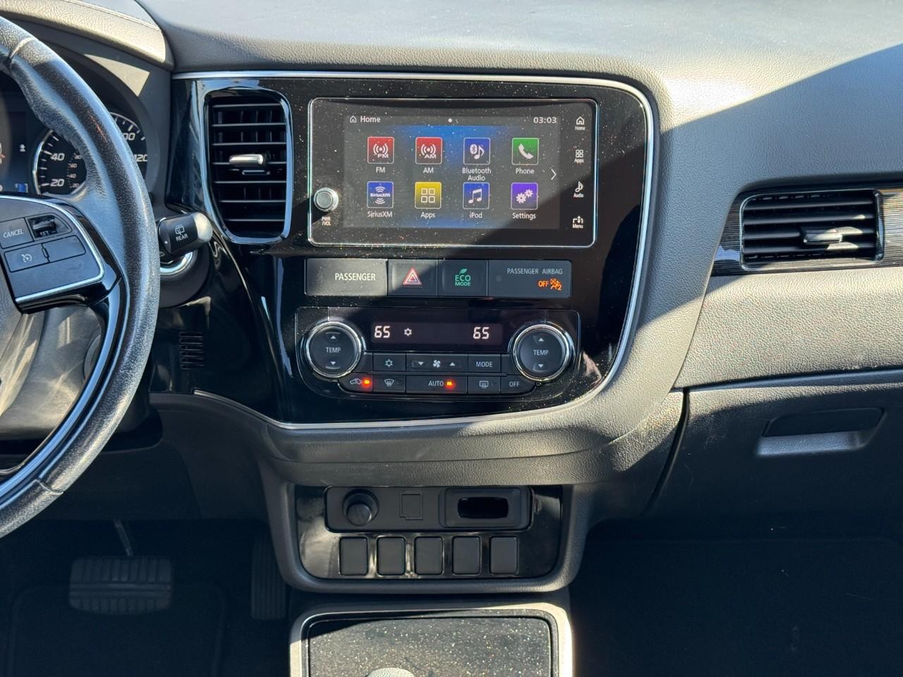 Mitsubishi Outlander Vehicle Full-screen Gallery Image 13