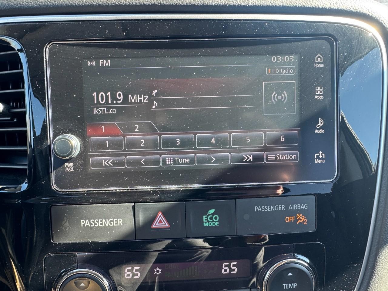 Mitsubishi Outlander Vehicle Full-screen Gallery Image 18