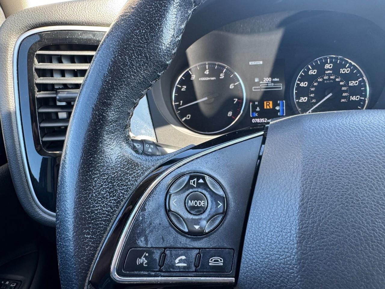 Mitsubishi Outlander Vehicle Full-screen Gallery Image 21