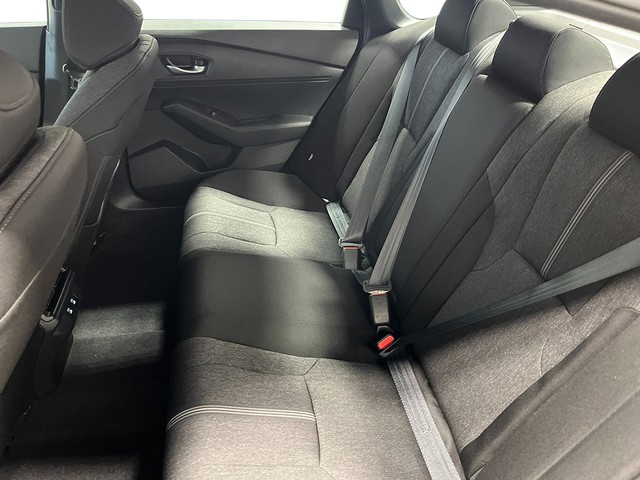 Honda Accord Hybrid Vehicle Full-screen Gallery Image 26