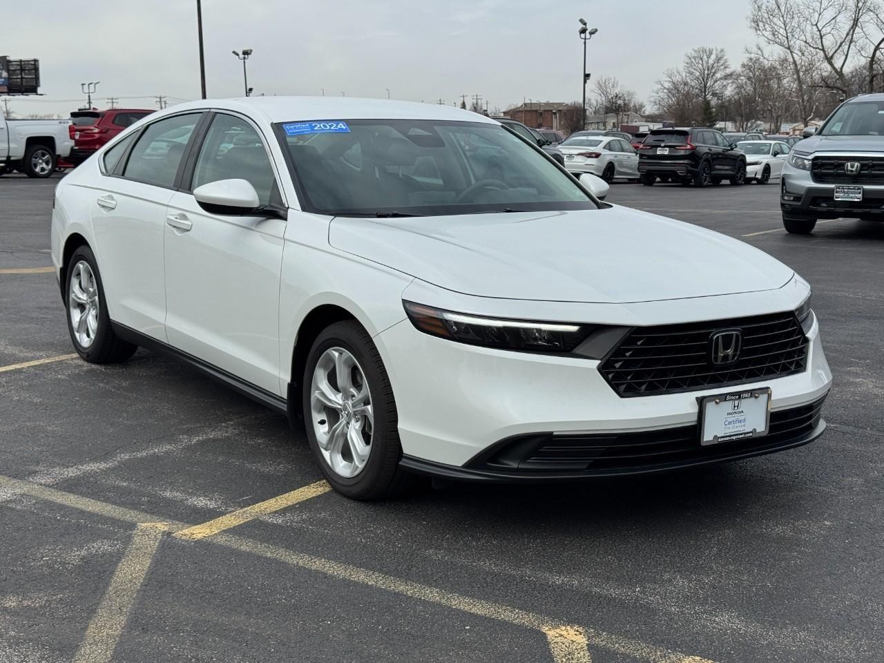 Honda Accord Sedan Vehicle Full-screen Gallery Image 02