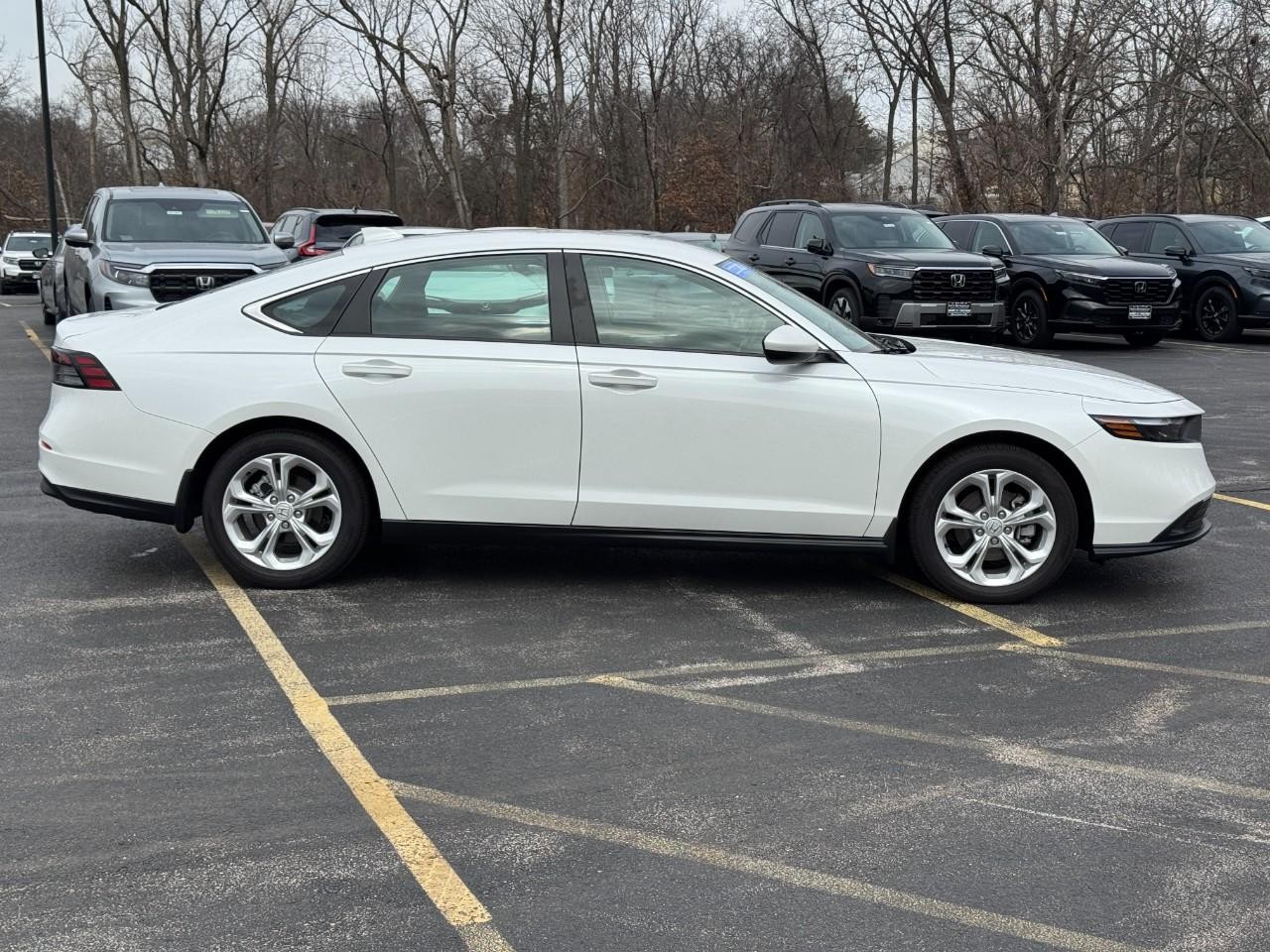 Honda Accord Sedan Vehicle Full-screen Gallery Image 03