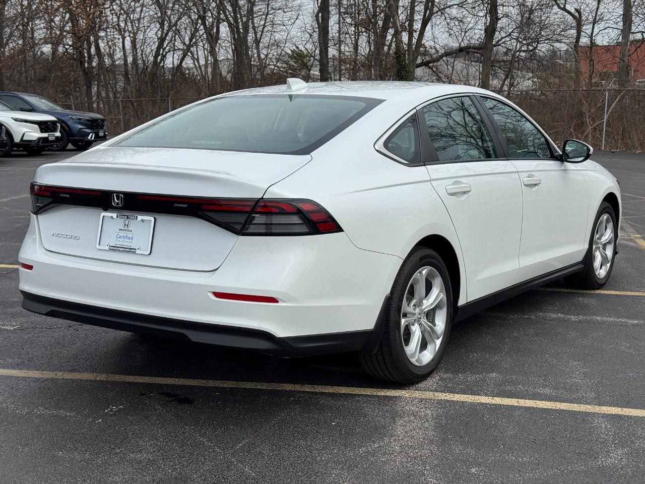 Honda Accord Sedan Vehicle Full-screen Gallery Image 04