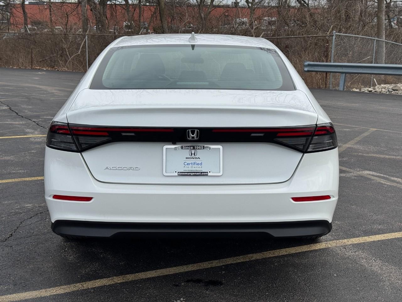 Honda Accord Sedan Vehicle Full-screen Gallery Image 06