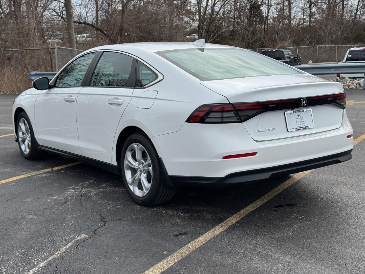 Honda Accord Sedan Vehicle Full-screen Gallery Image 07