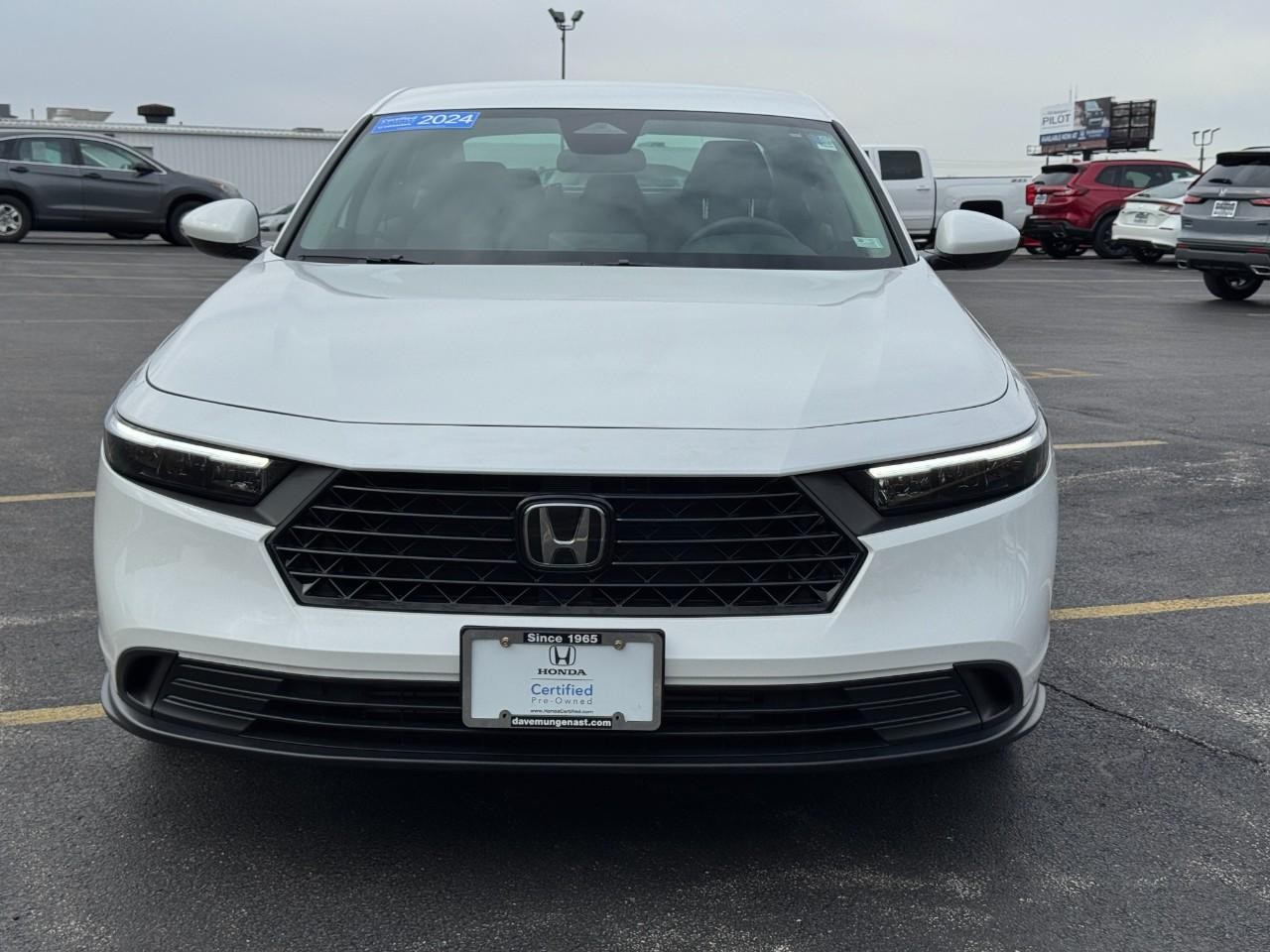 Honda Accord Sedan Vehicle Full-screen Gallery Image 10