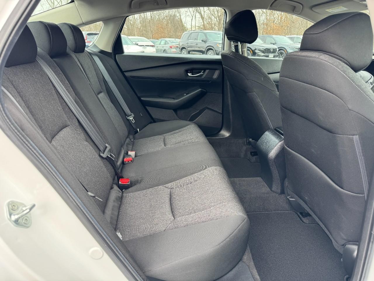 Honda Accord Sedan Vehicle Full-screen Gallery Image 11