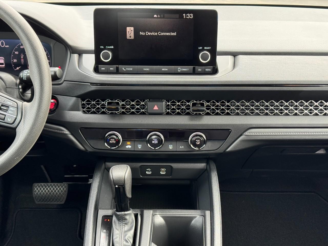 Honda Accord Sedan Vehicle Full-screen Gallery Image 14