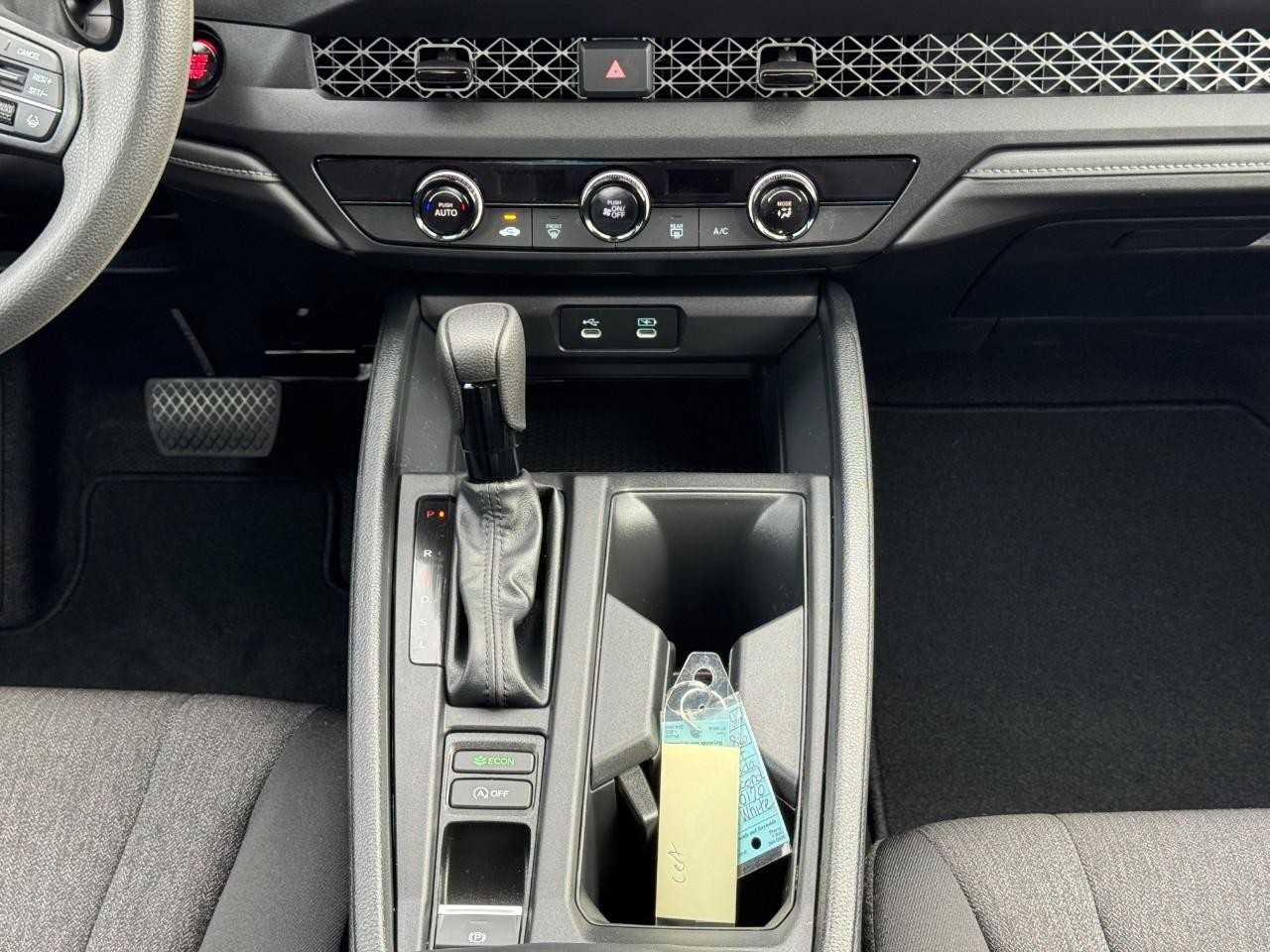 Honda Accord Sedan Vehicle Full-screen Gallery Image 15