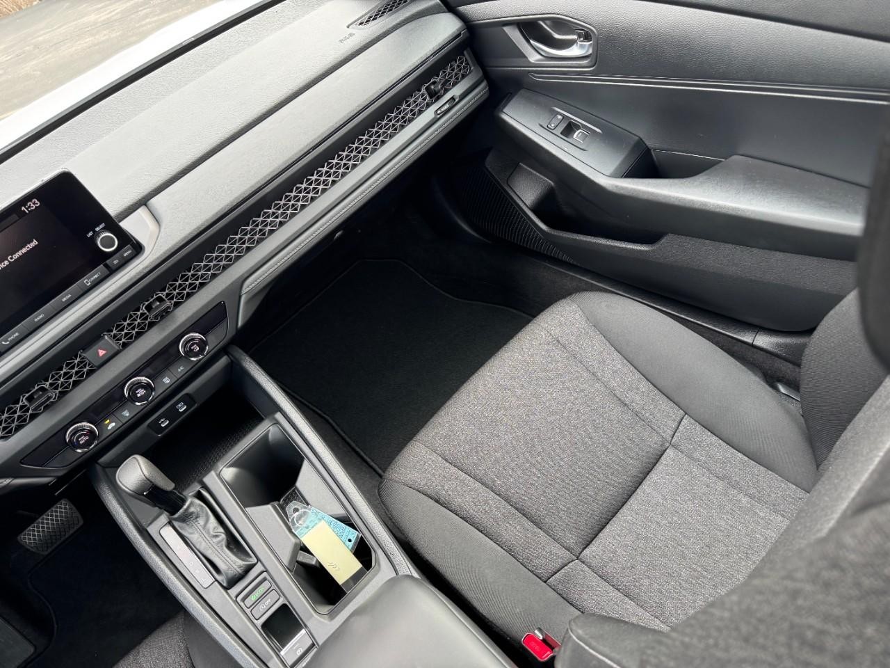 Honda Accord Sedan Vehicle Full-screen Gallery Image 16