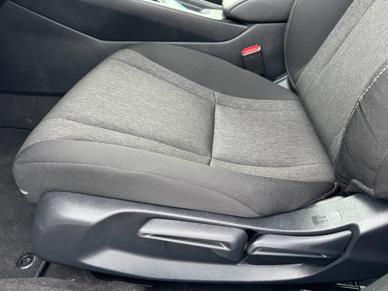 Honda Accord Sedan Vehicle Full-screen Gallery Image 17