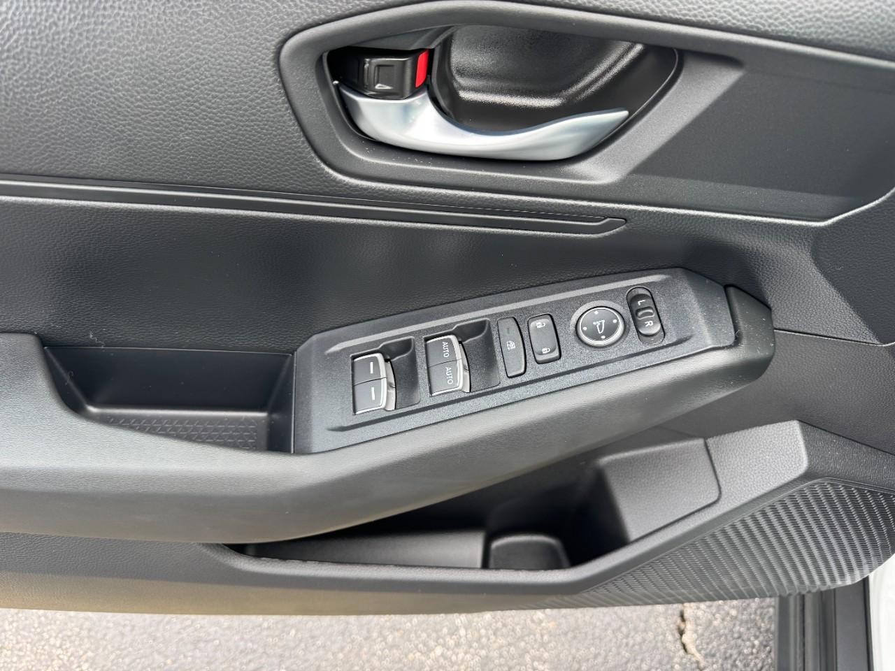 Honda Accord Sedan Vehicle Full-screen Gallery Image 18